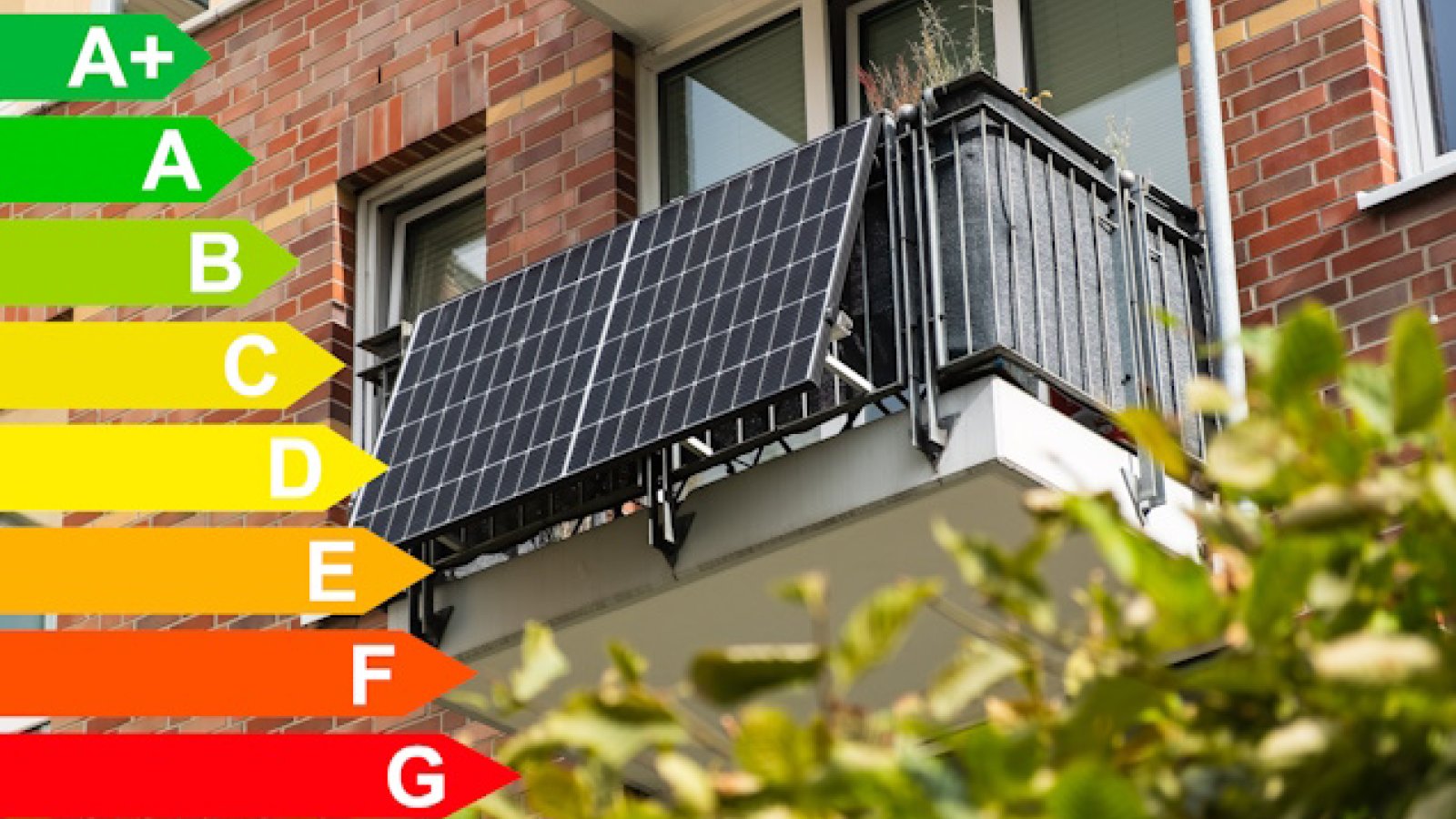 Hier finden WEG-Verwalter Antworten auf die Fragen rund um die Installation, Genehmigung und den Betrieb von Balkonkraftwerken - auch Steckersolargeräte genannt.